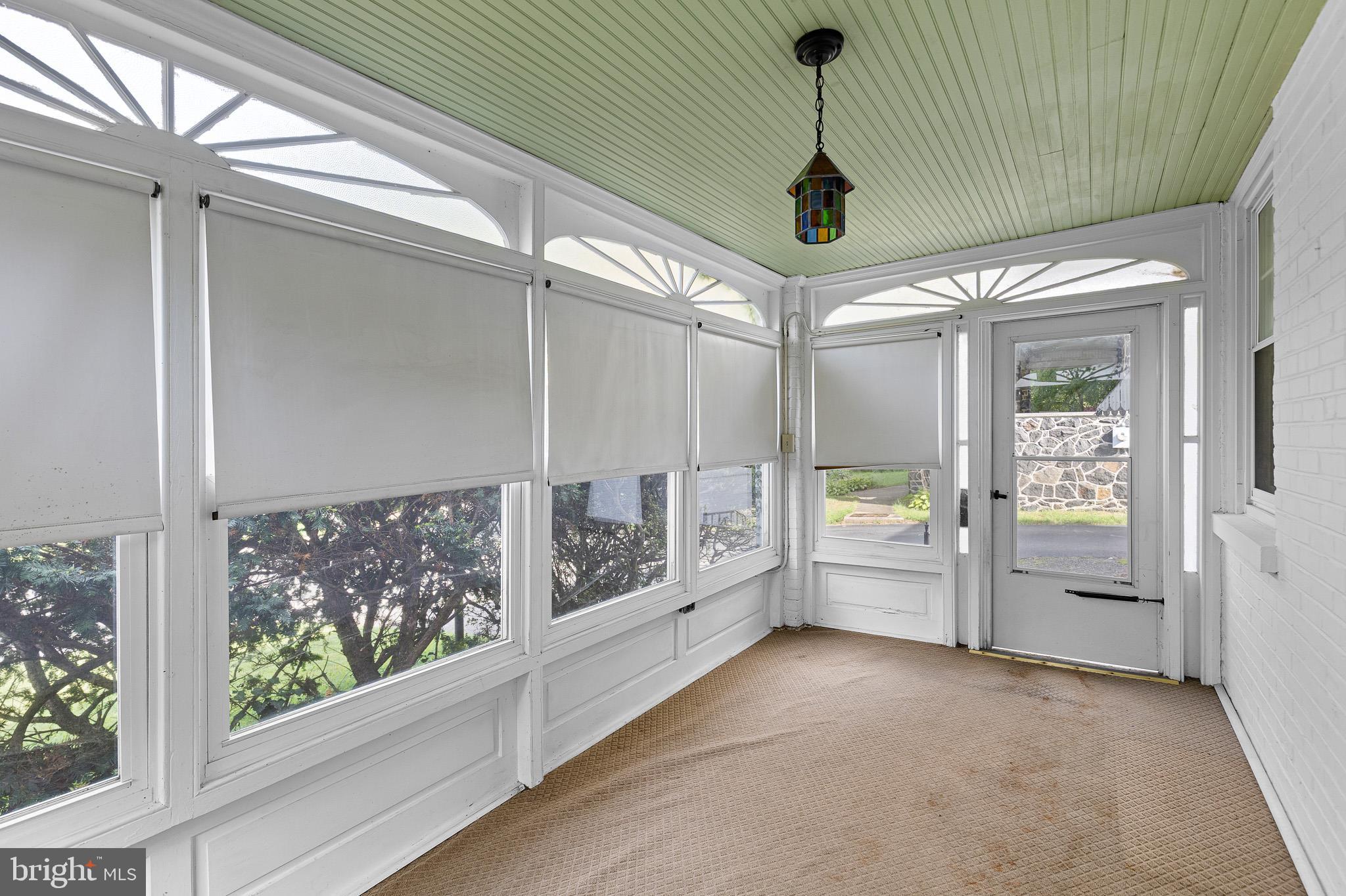 10 W HOLLY OAK ROAD