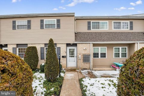 Photo of 325 S Warminster Road #A-8 BLDG 1, HATBORO, PA 19040 (MLS # PAMC2166228)