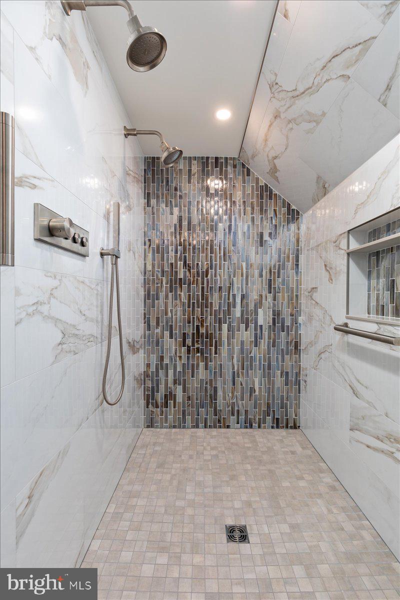 BARCROFT WOODS - Residential