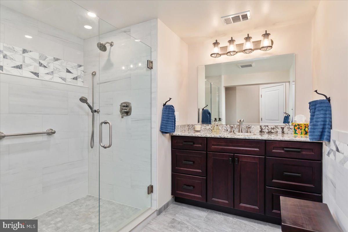 BARCROFT WOODS - Residential