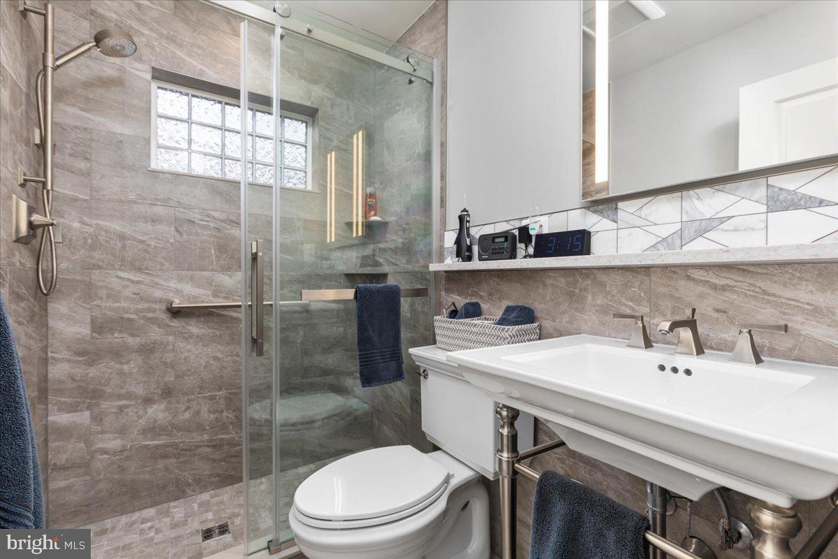 BARCROFT WOODS - Residential