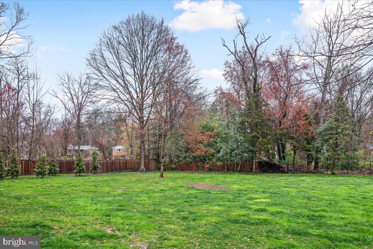 BARCROFT WOODS - Residential