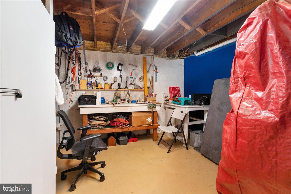 BARCROFT WOODS - Residential