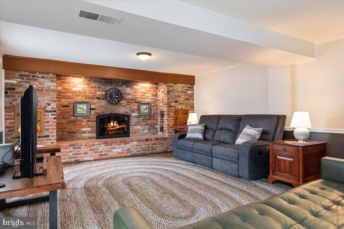 BARCROFT WOODS - Residential