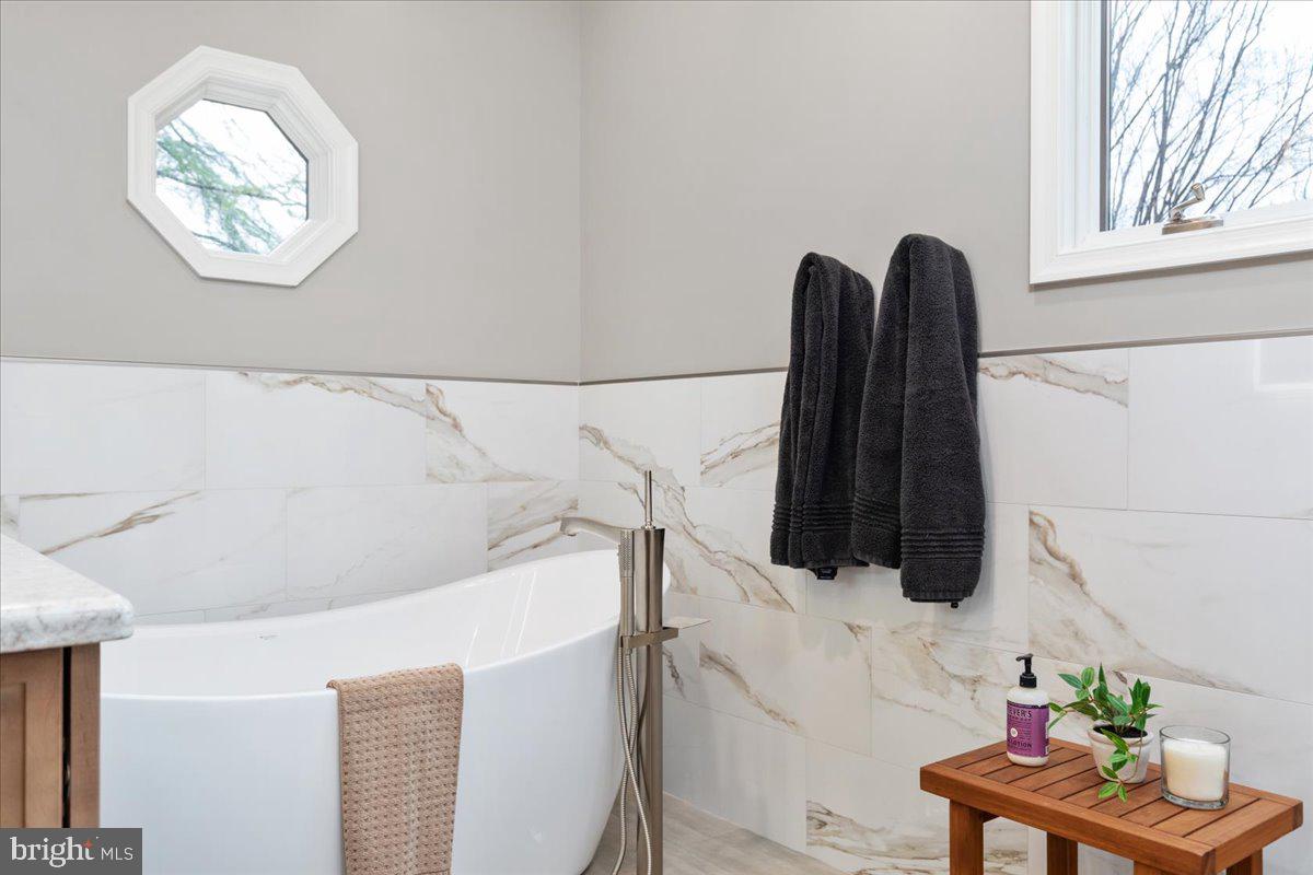 BARCROFT WOODS - Residential