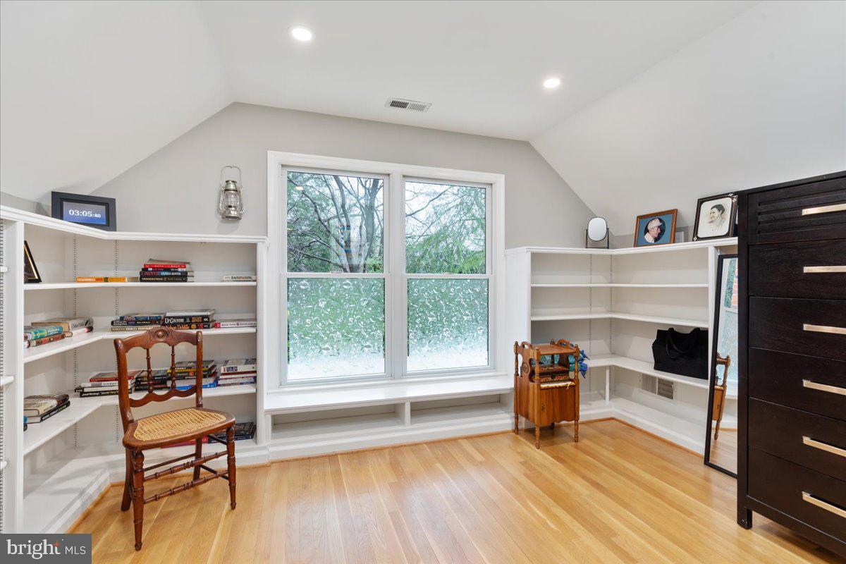 BARCROFT WOODS - Residential