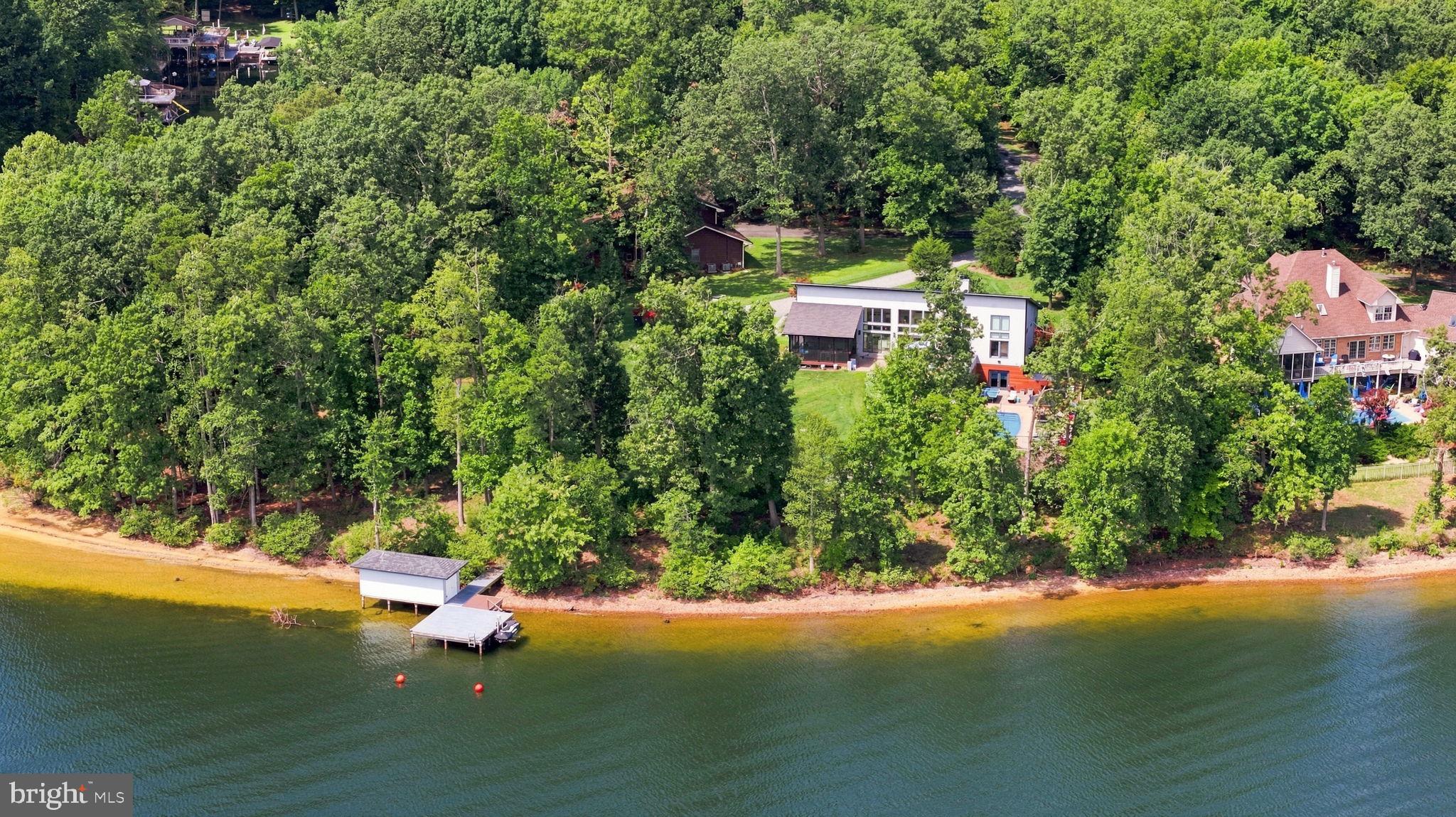 438 LAKEWAY ROAD