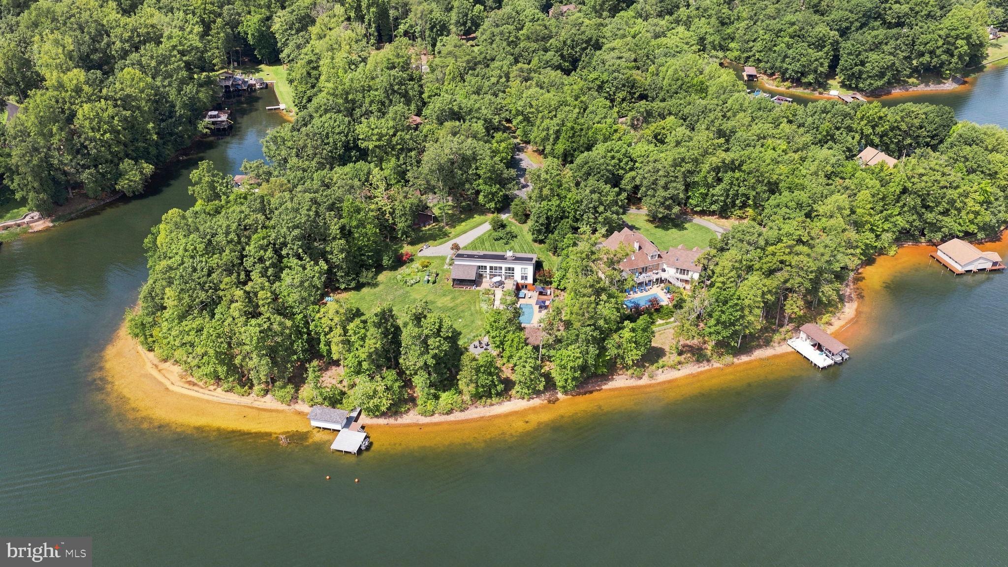 438 LAKEWAY ROAD