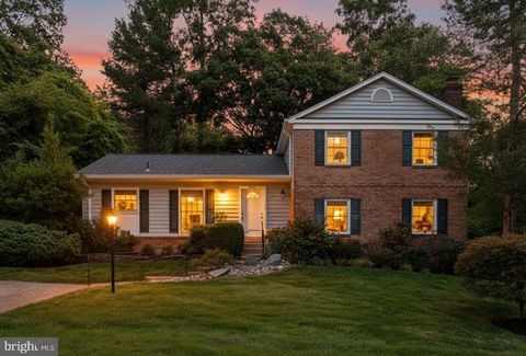 Photo of 6837 Lamp Post Lane, ALEXANDRIA, VA 22306 (MLS # VAFX2330148)