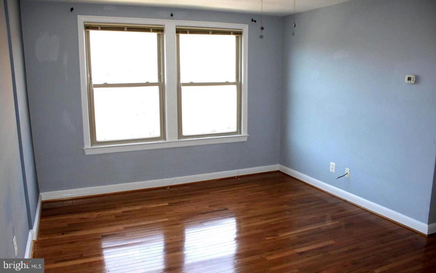 4405 1ST PLACE NE 32