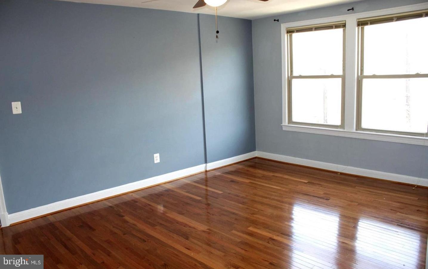 4405 1ST PLACE NE 32