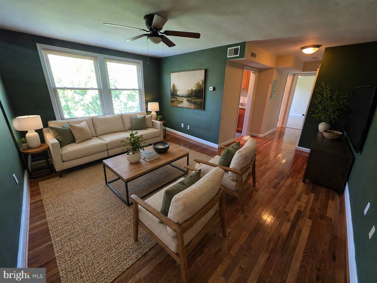 4405 1ST PLACE NE 32