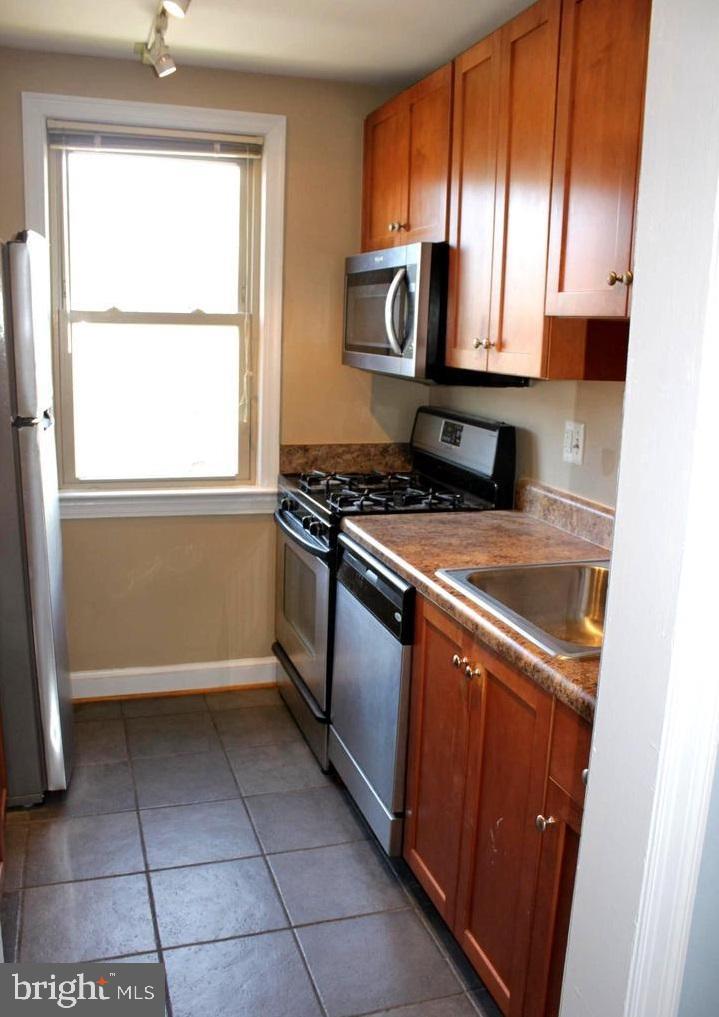 4405 1ST PLACE NE 32