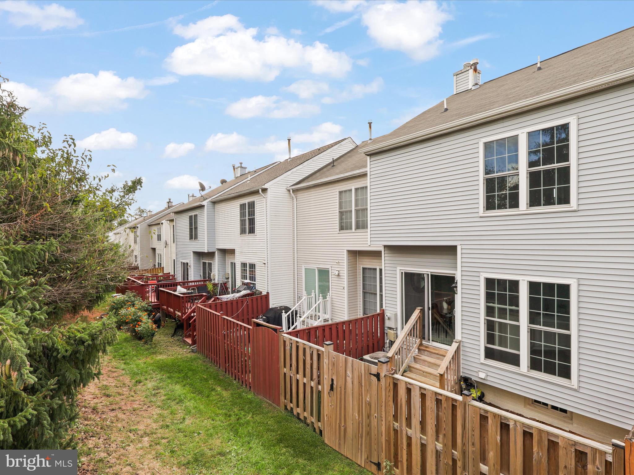 FAIRVIEW SQUARE - Residential