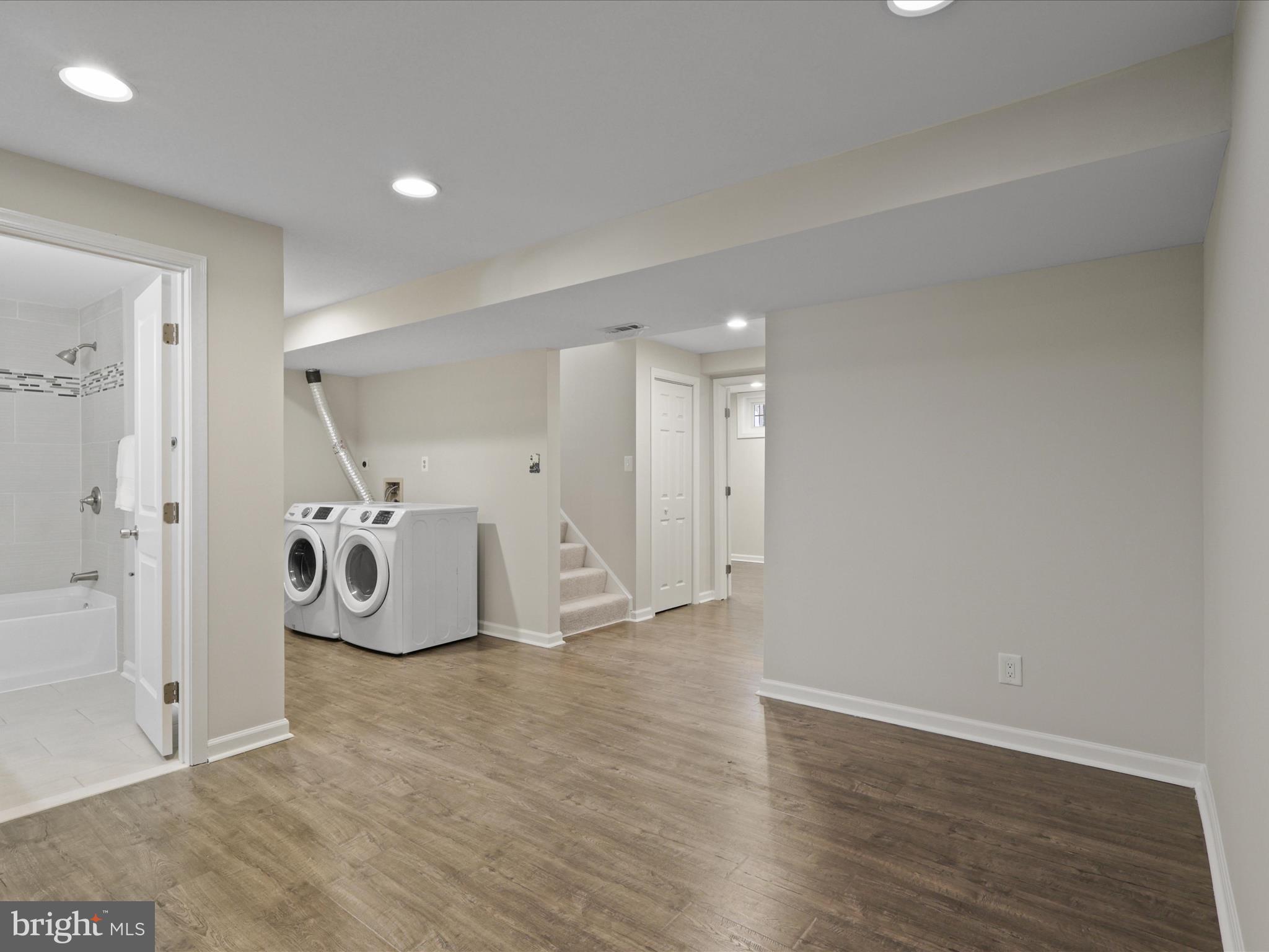 FAIRVIEW SQUARE - Residential