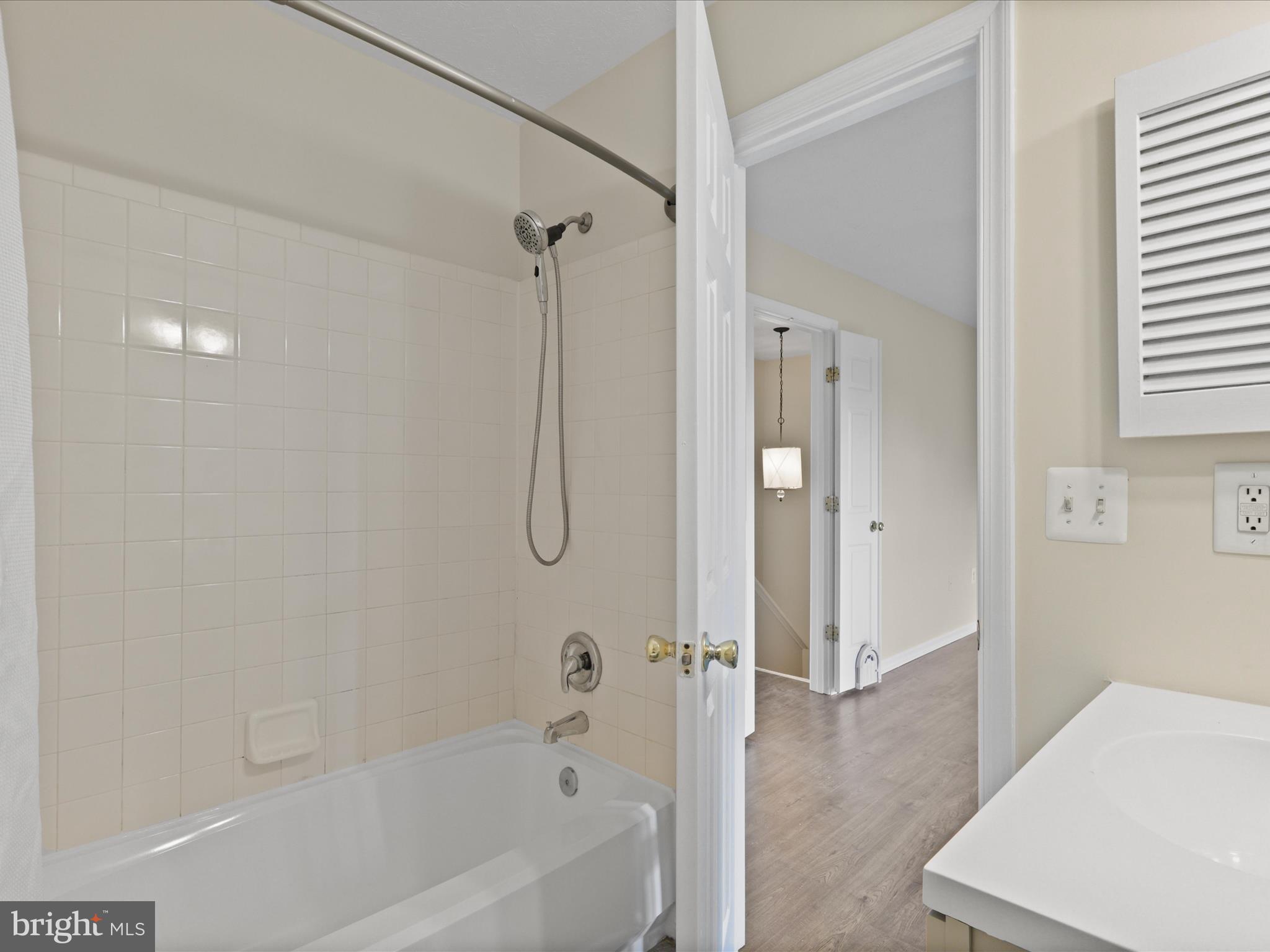 FAIRVIEW SQUARE - Residential