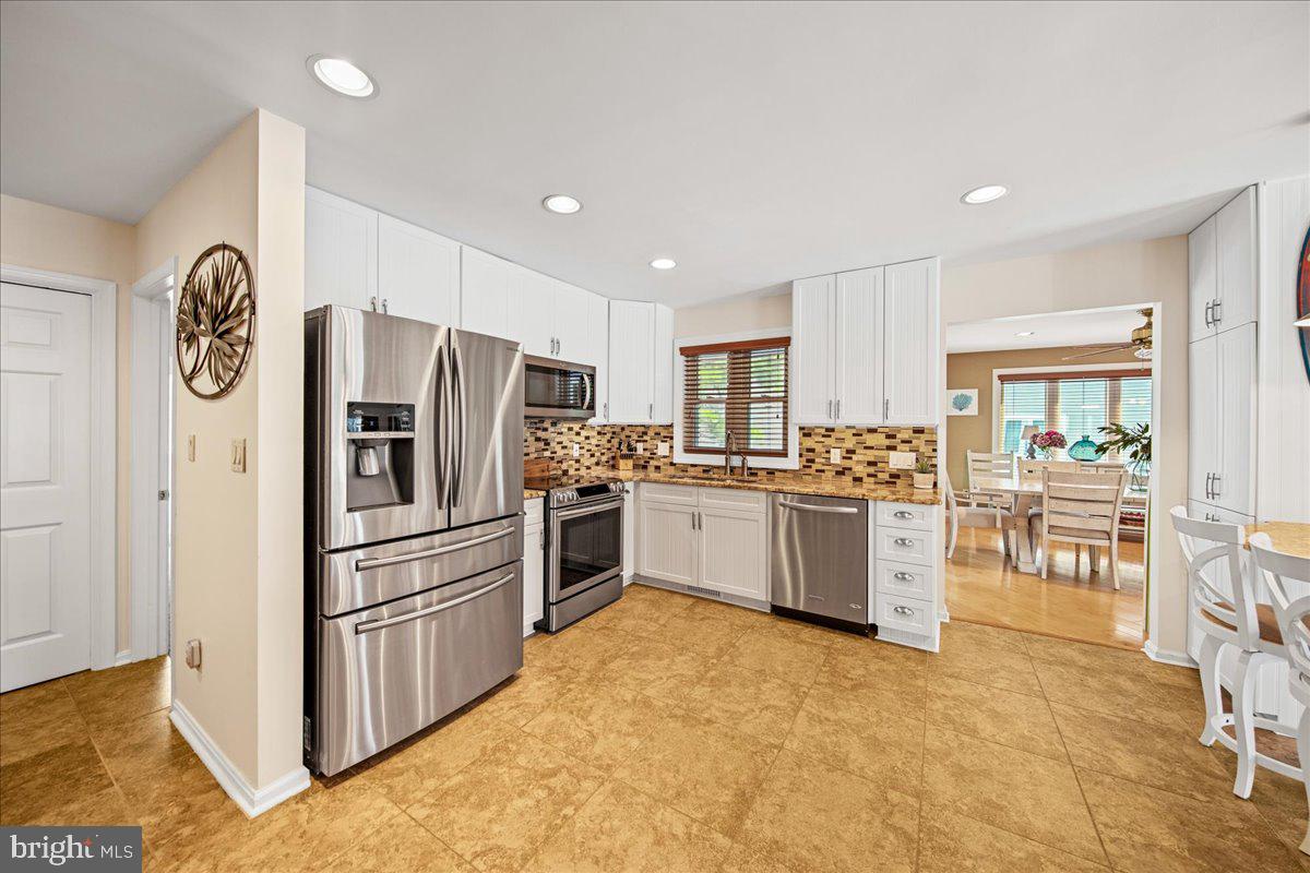 BREAKWATER BEACH - Residential