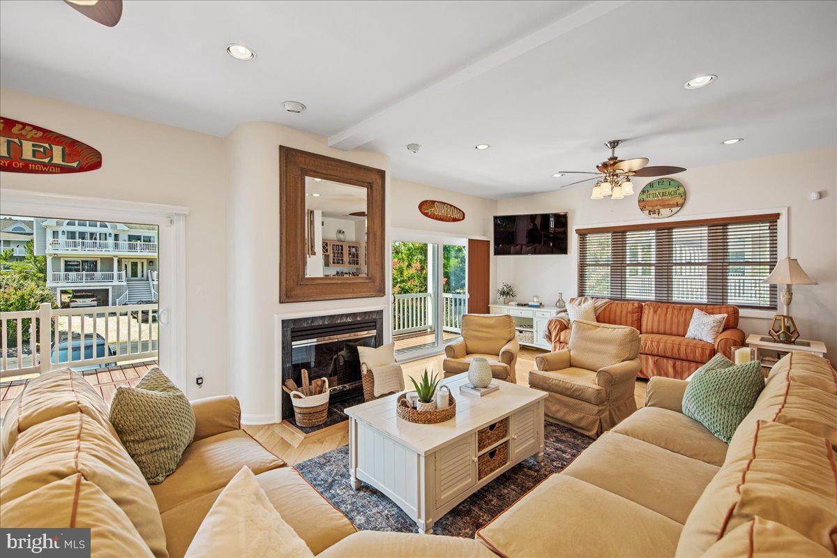 BREAKWATER BEACH - Residential