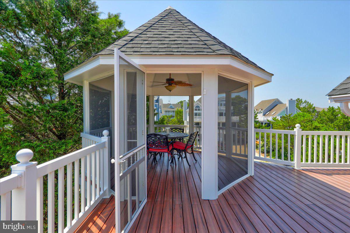 BREAKWATER BEACH - Residential