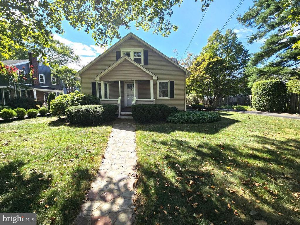 Photo of 1 Parkway Avenue, PLAINSBORO, NJ 08536 (MLS # NJMX2010580)