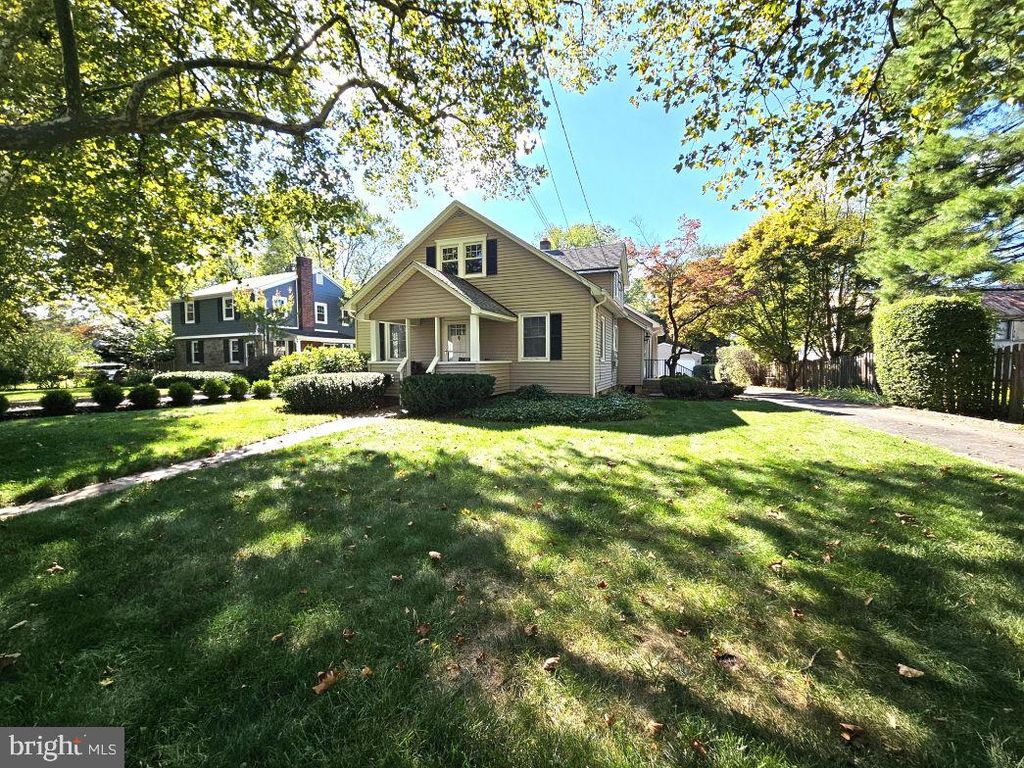 Photo of 1 Parkway Avenue, PLAINSBORO, NJ 08536 (MLS # NJMX2010580)