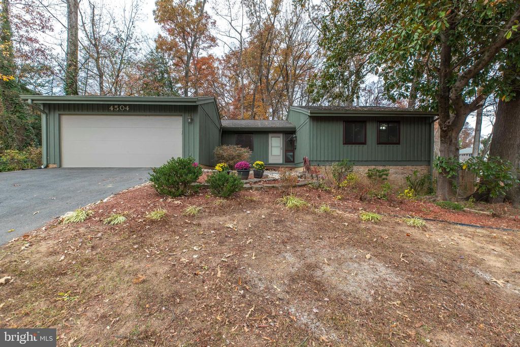 Photo of 4504 Wakefield Drive, ANNANDALE, VA 22003 (MLS # VAFX2278932)