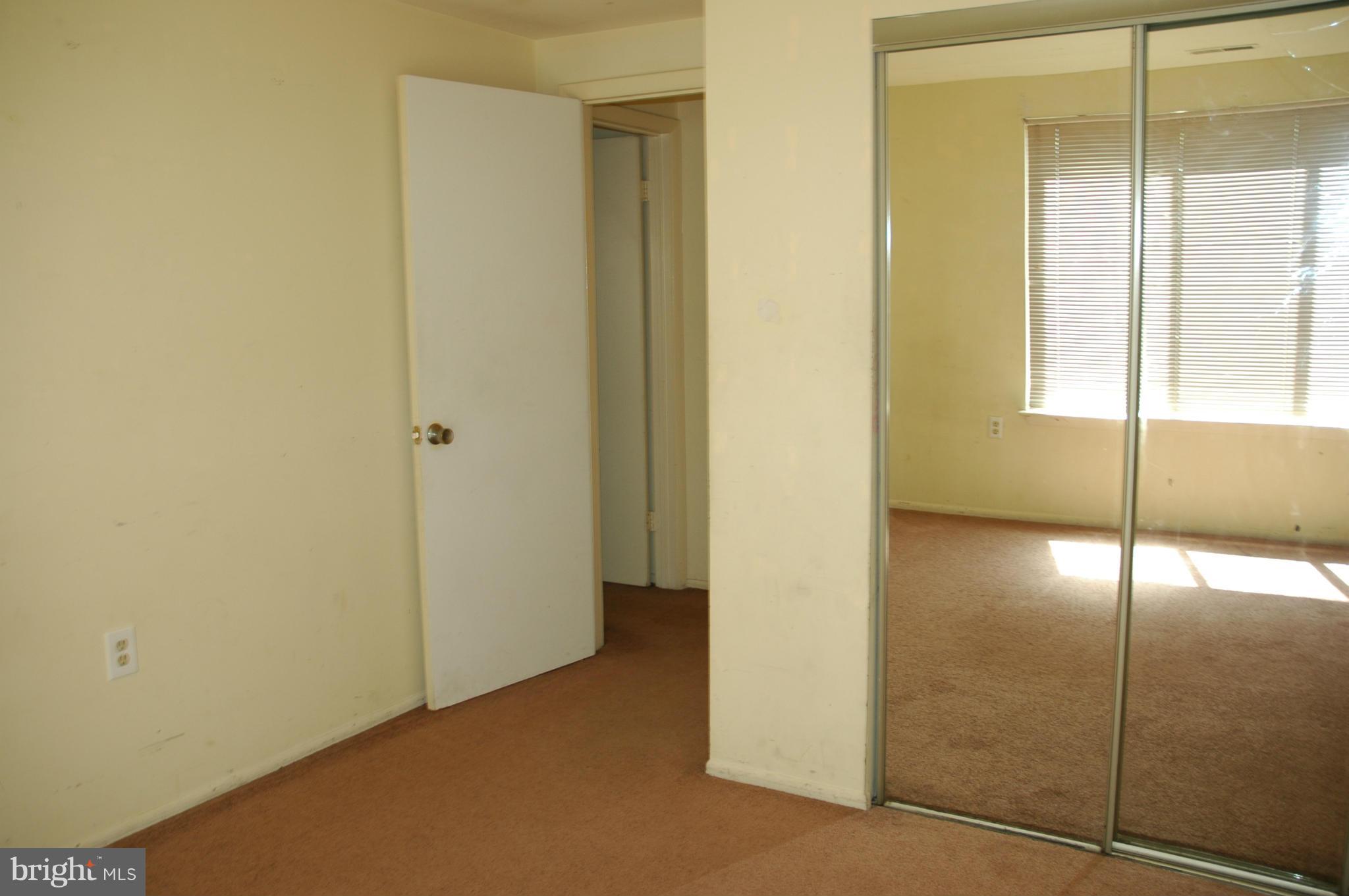 FARMINGDALE - Residential