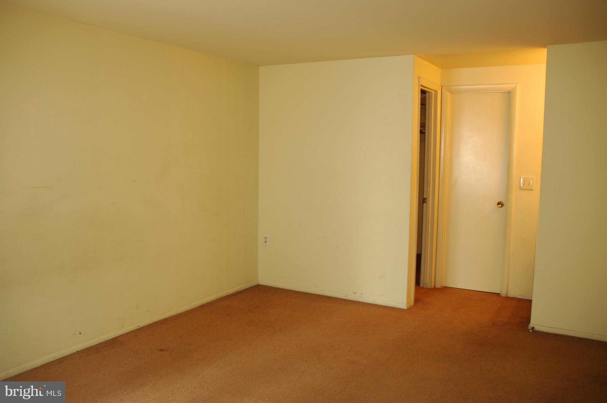 FARMINGDALE - Residential