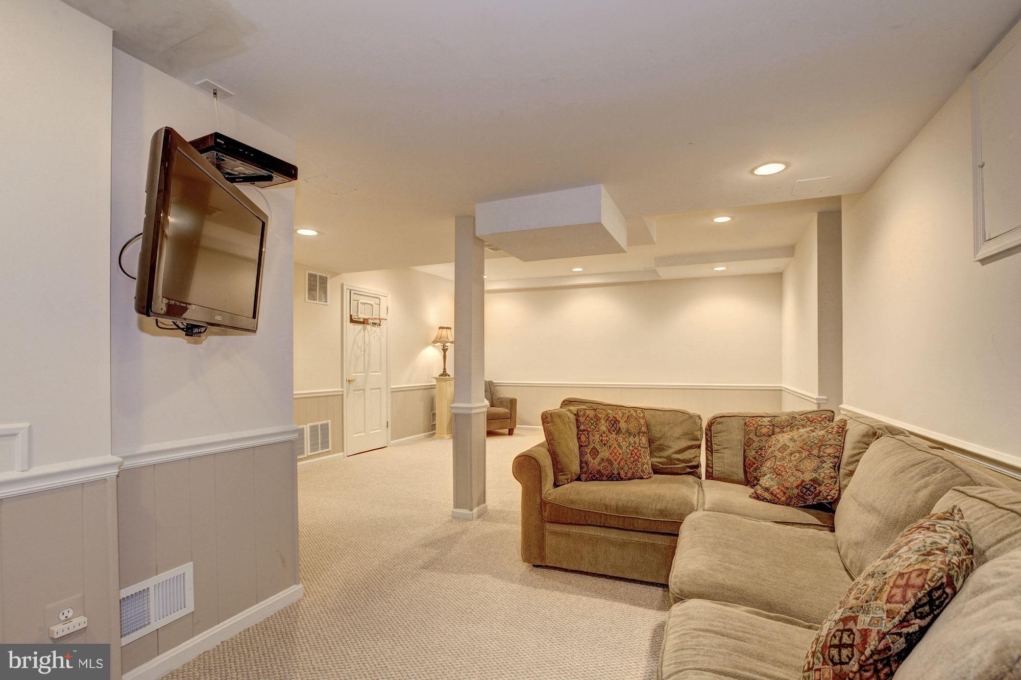 RIVER FALLS - Residential Lease