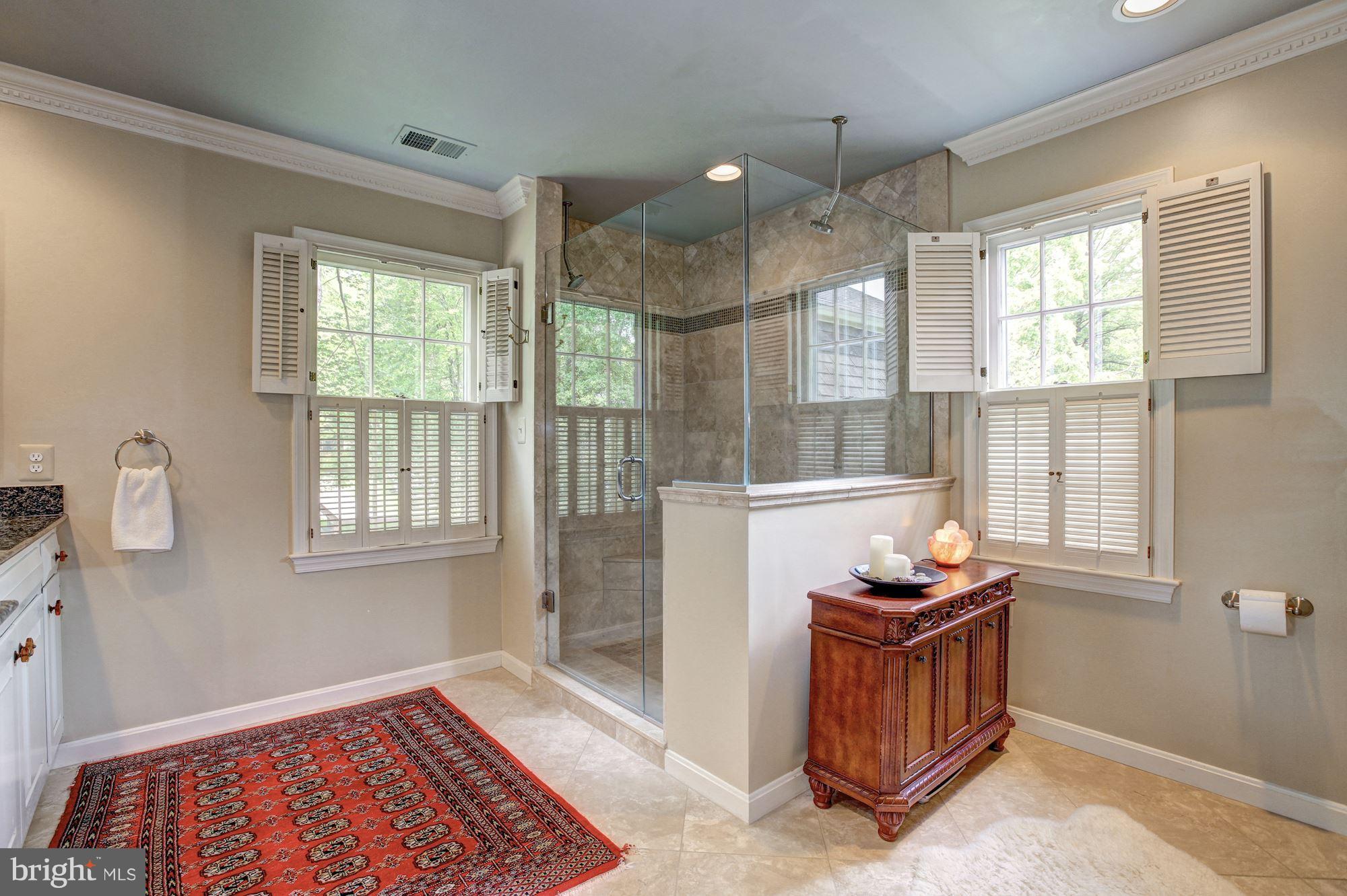 RIVER FALLS - Residential Lease