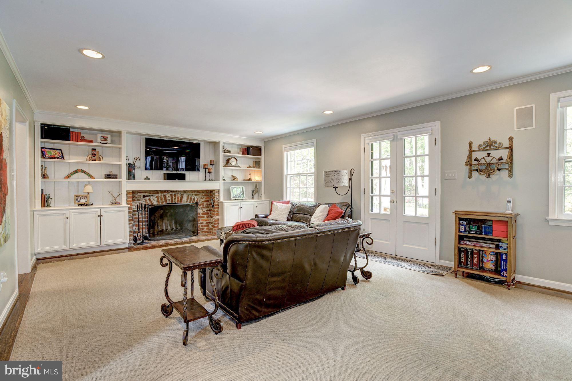 RIVER FALLS - Residential Lease