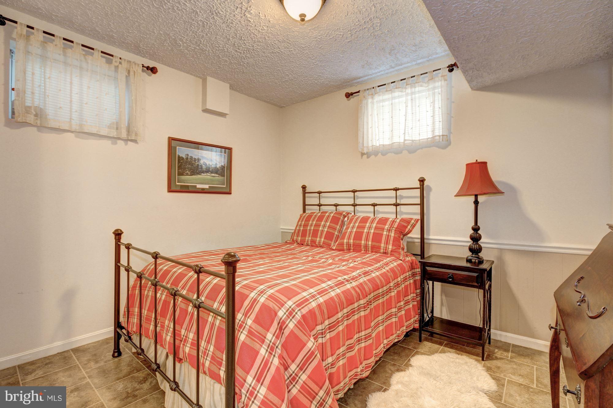 RIVER FALLS - Residential Lease