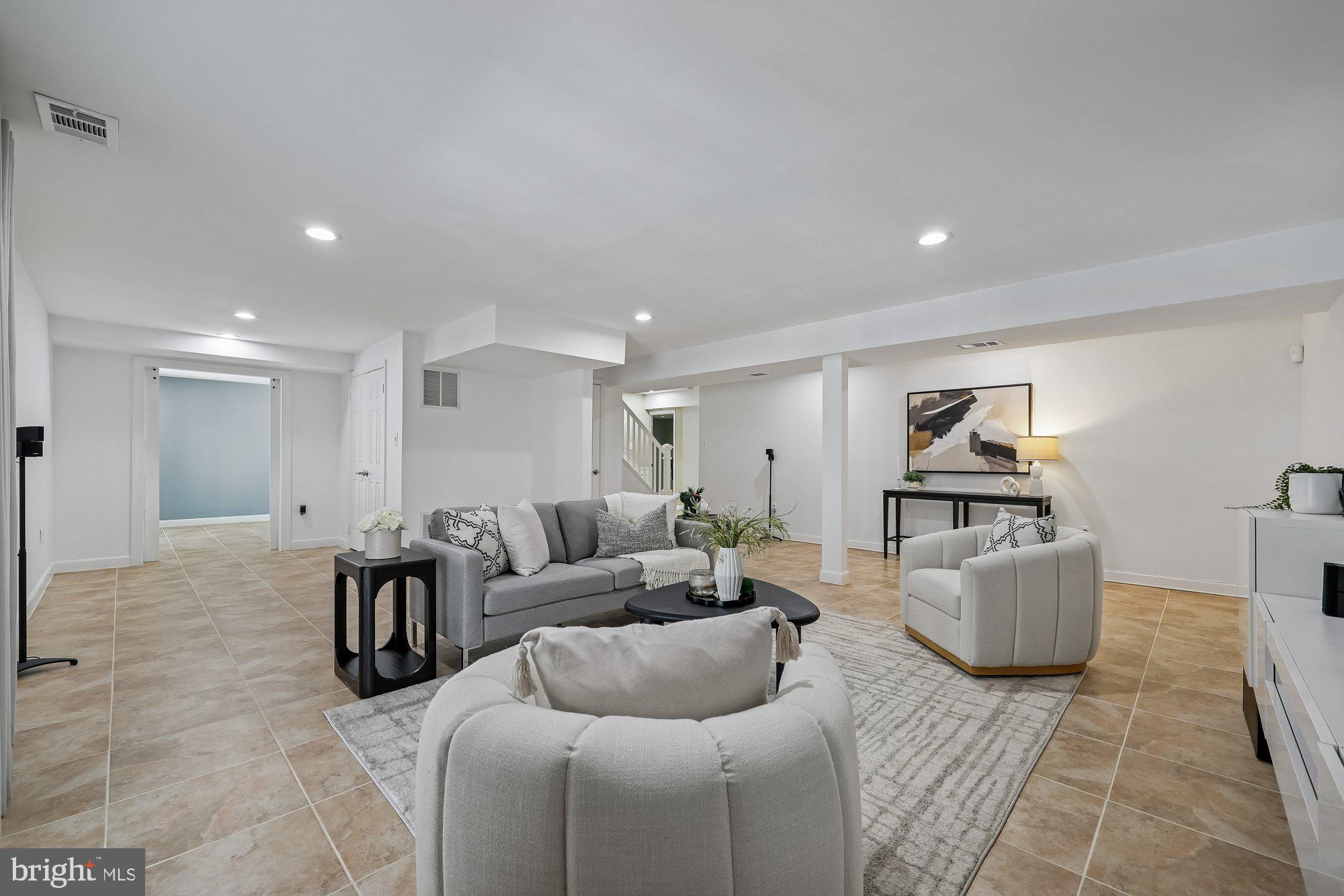 KENSINGTON HEIGHTS - Residential