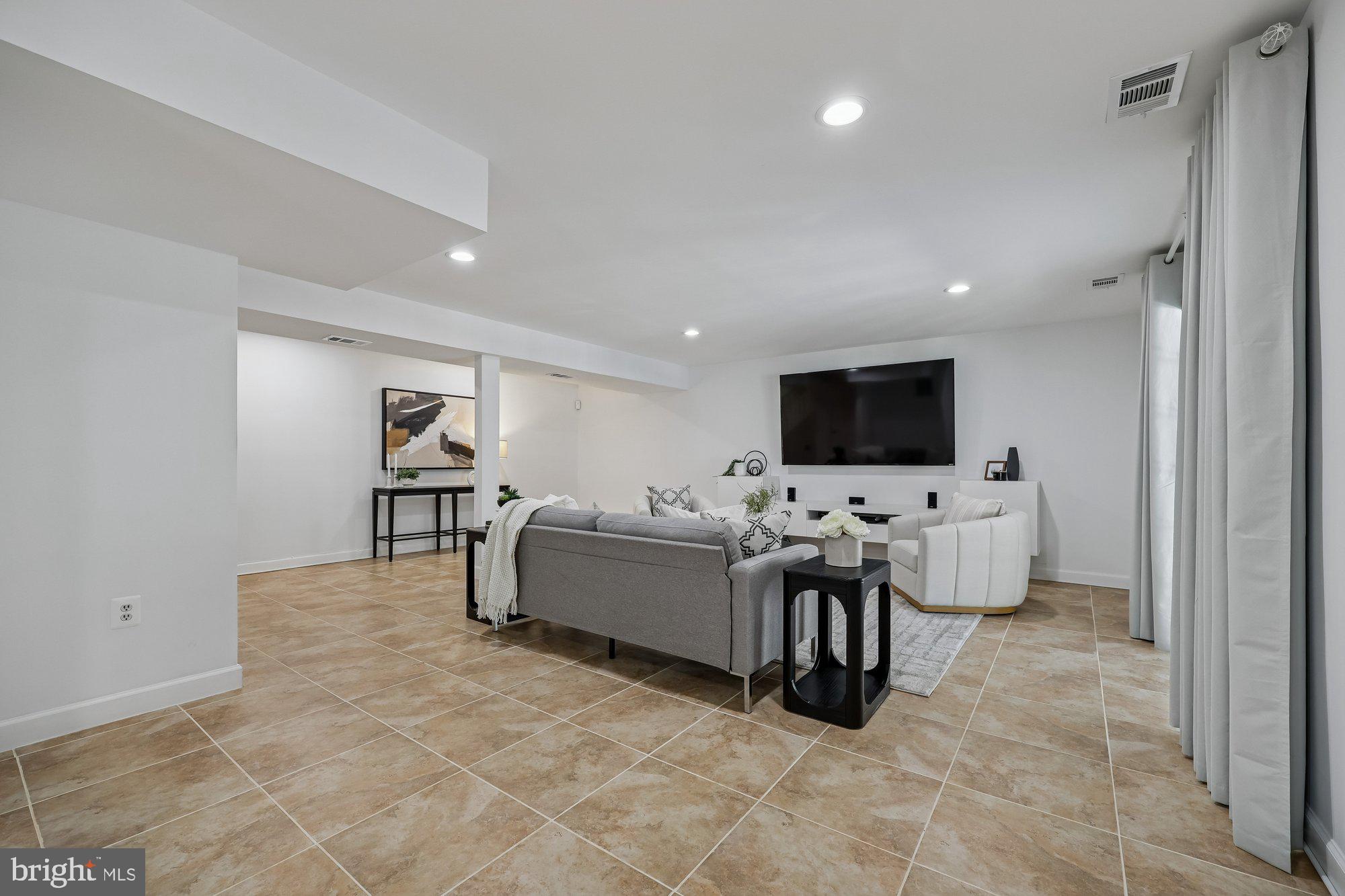 KENSINGTON HEIGHTS - Residential