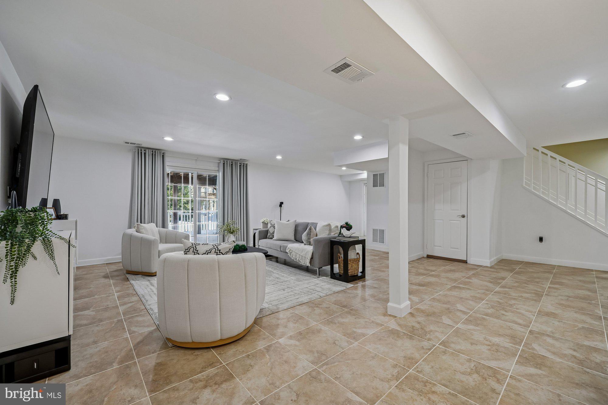 KENSINGTON HEIGHTS - Residential