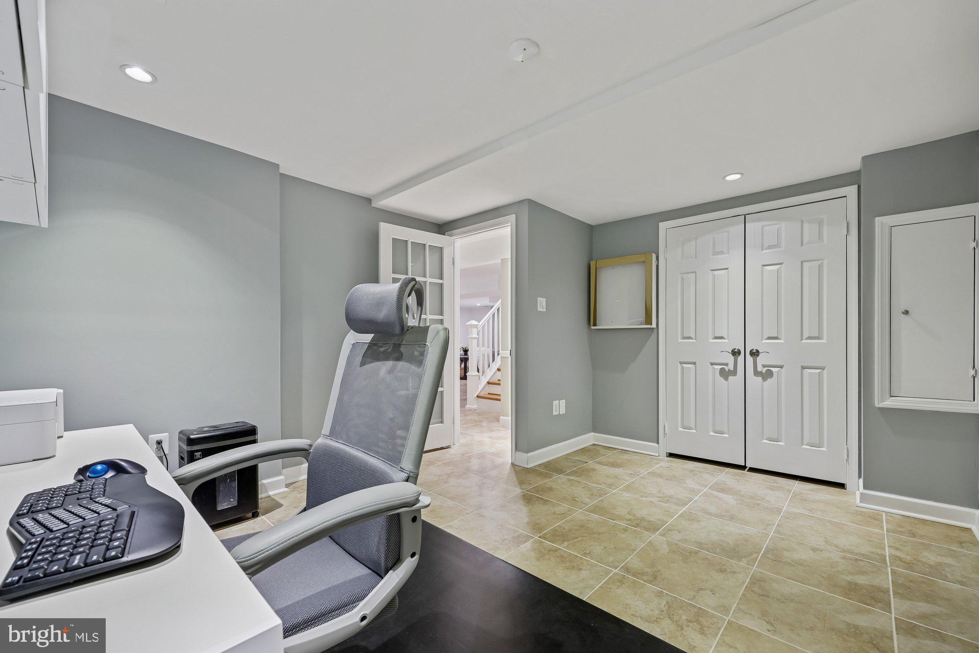 KENSINGTON HEIGHTS - Residential