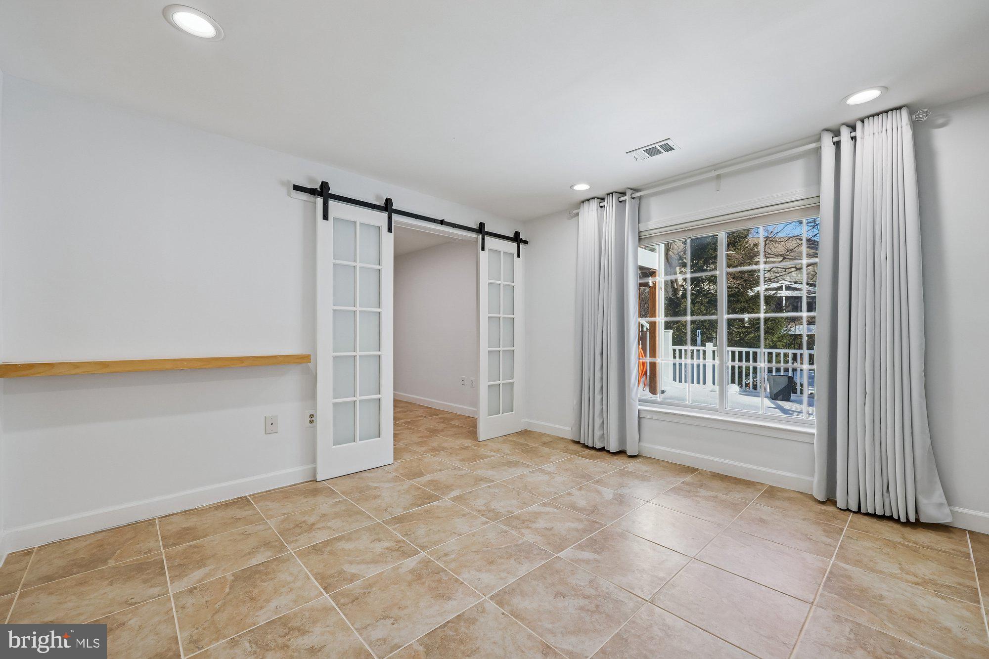 KENSINGTON HEIGHTS - Residential