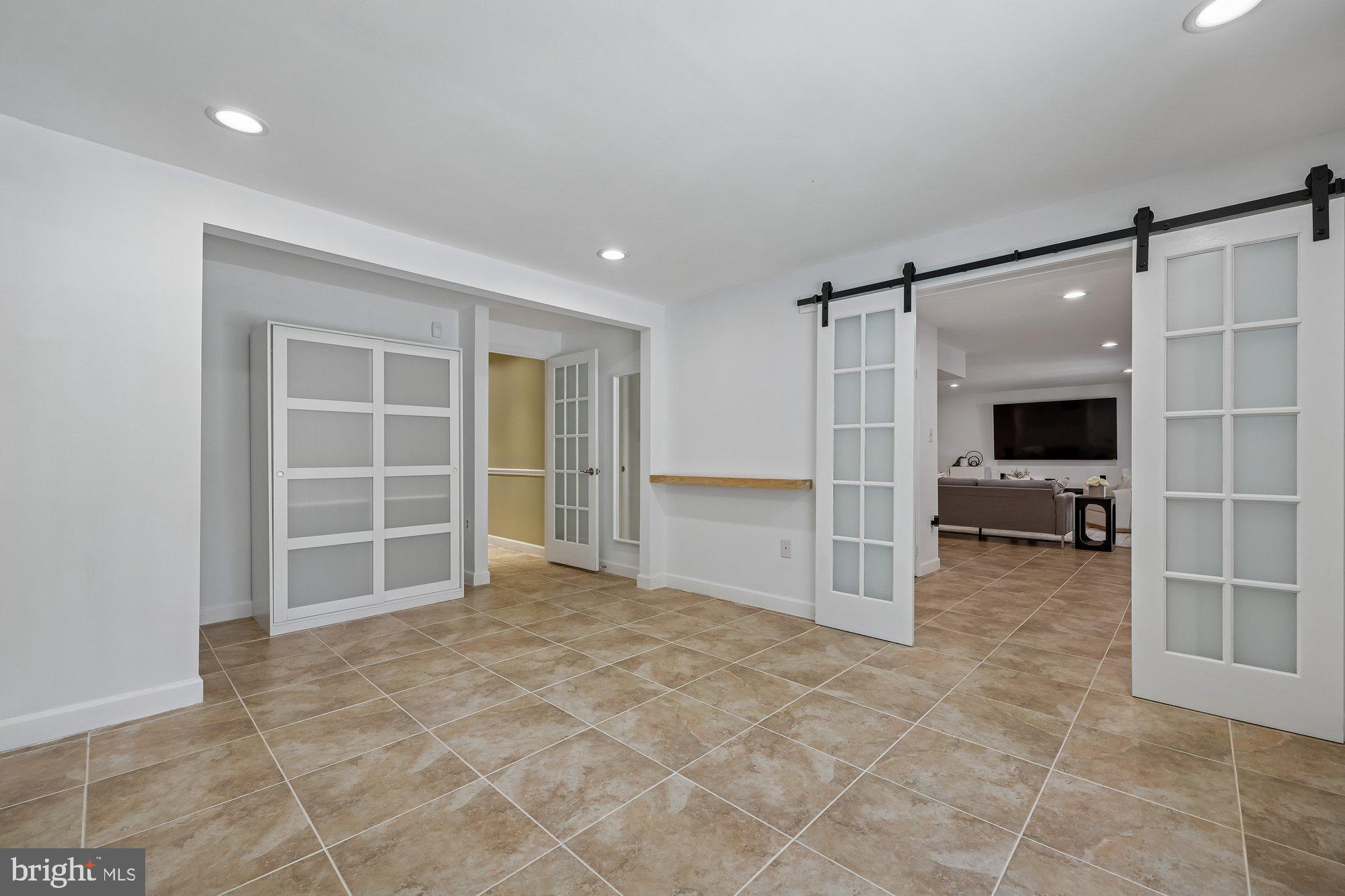 KENSINGTON HEIGHTS - Residential