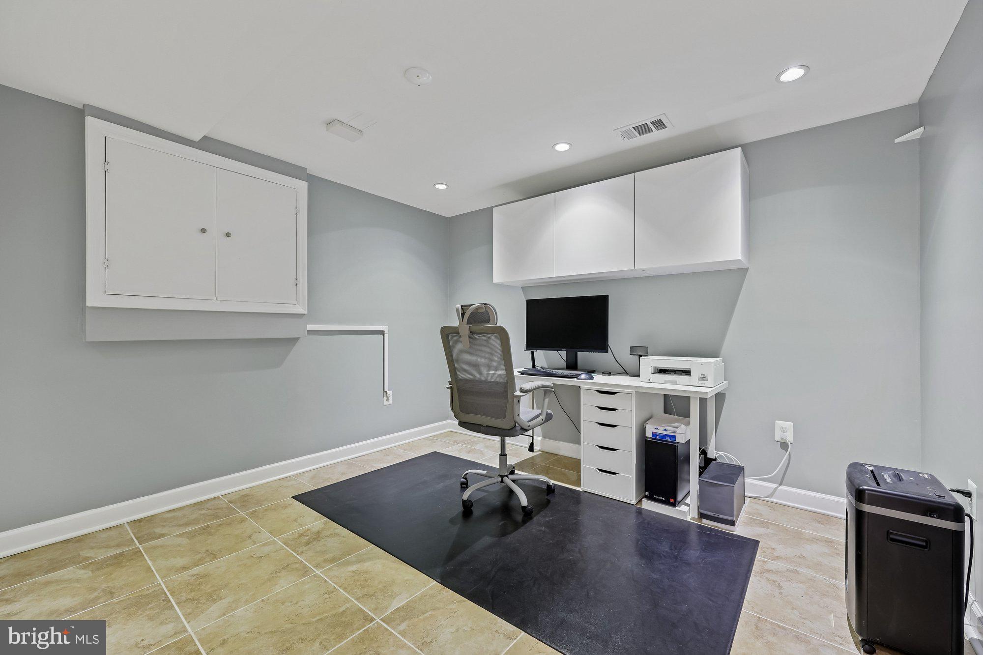 KENSINGTON HEIGHTS - Residential