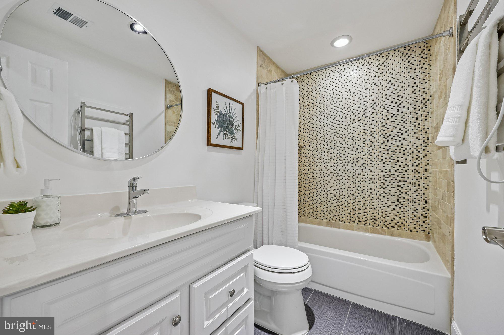 KENSINGTON HEIGHTS - Residential