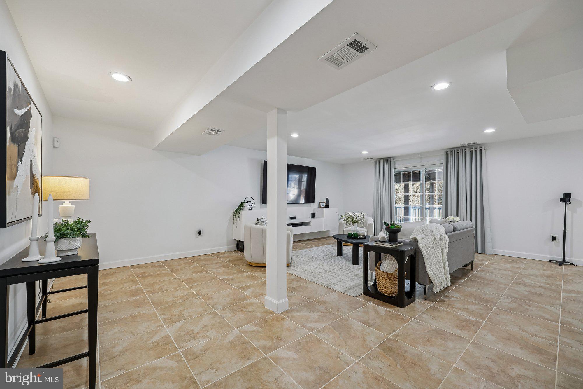 KENSINGTON HEIGHTS - Residential