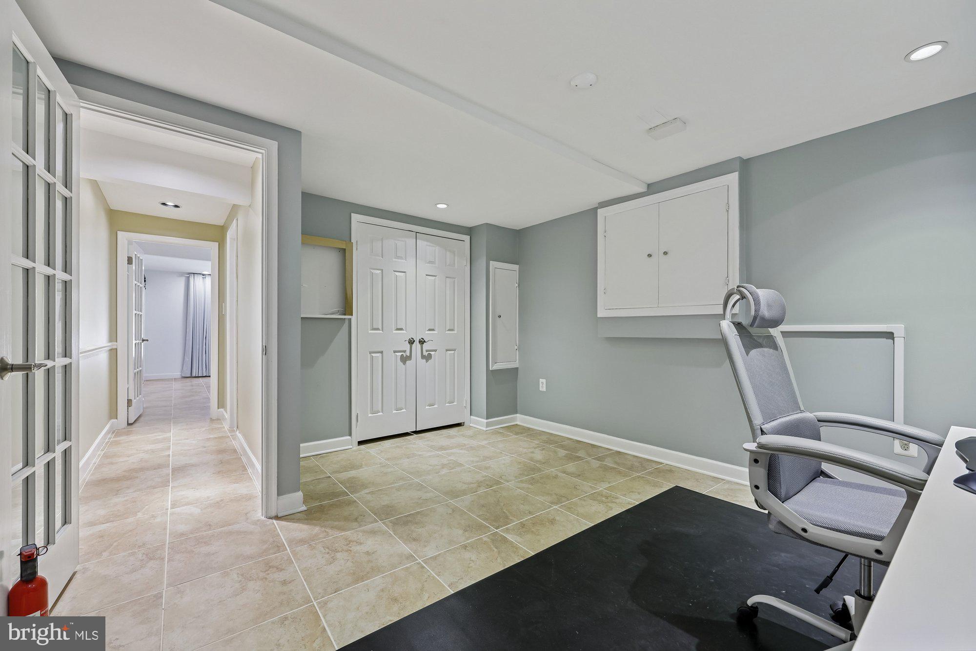 KENSINGTON HEIGHTS - Residential