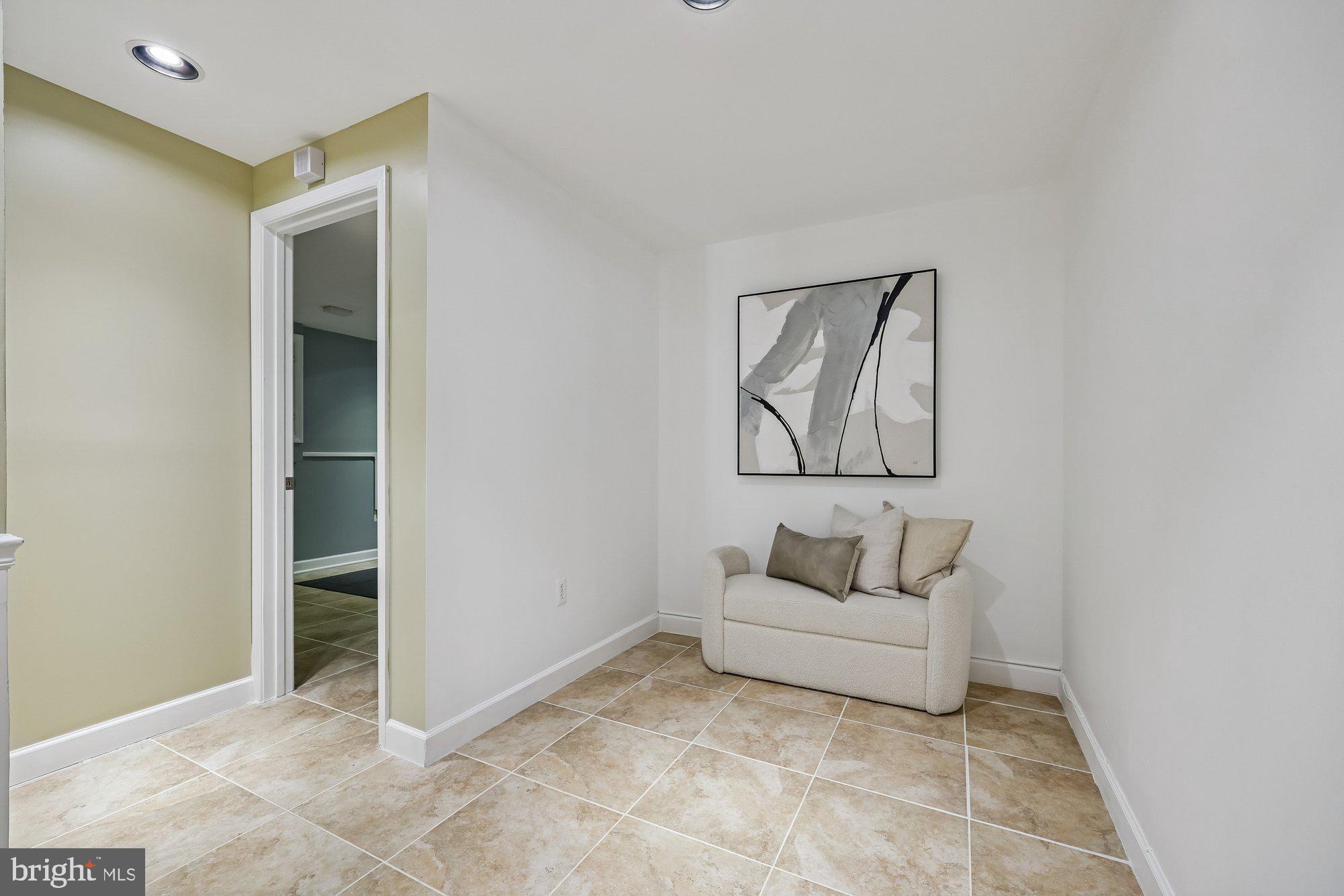 KENSINGTON HEIGHTS - Residential