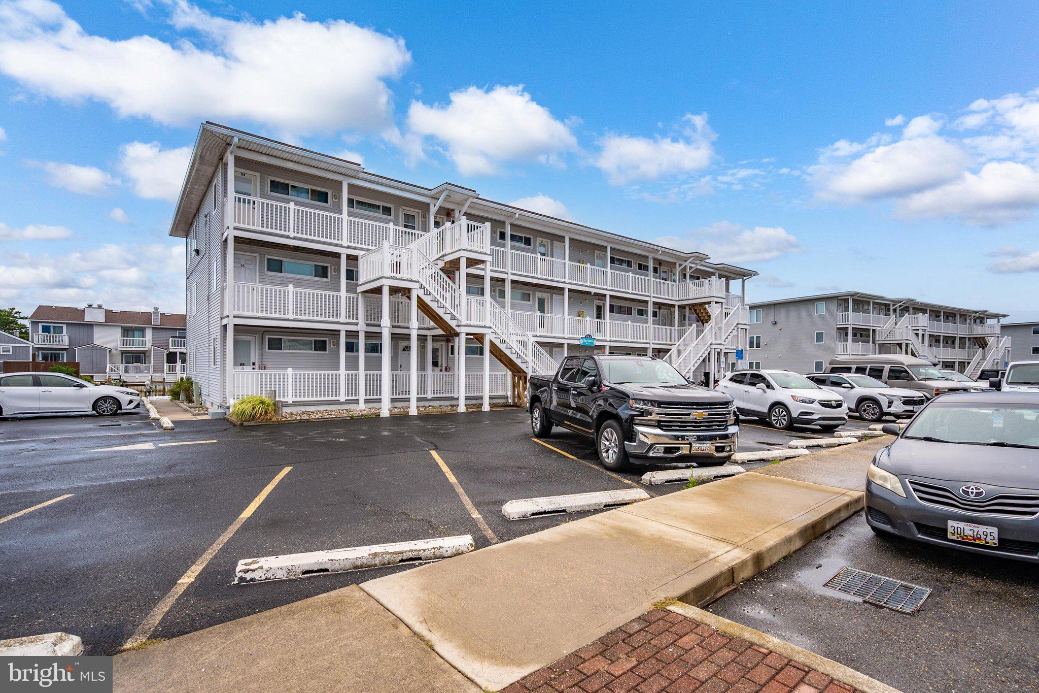 512 ROBIN DRIVE 3