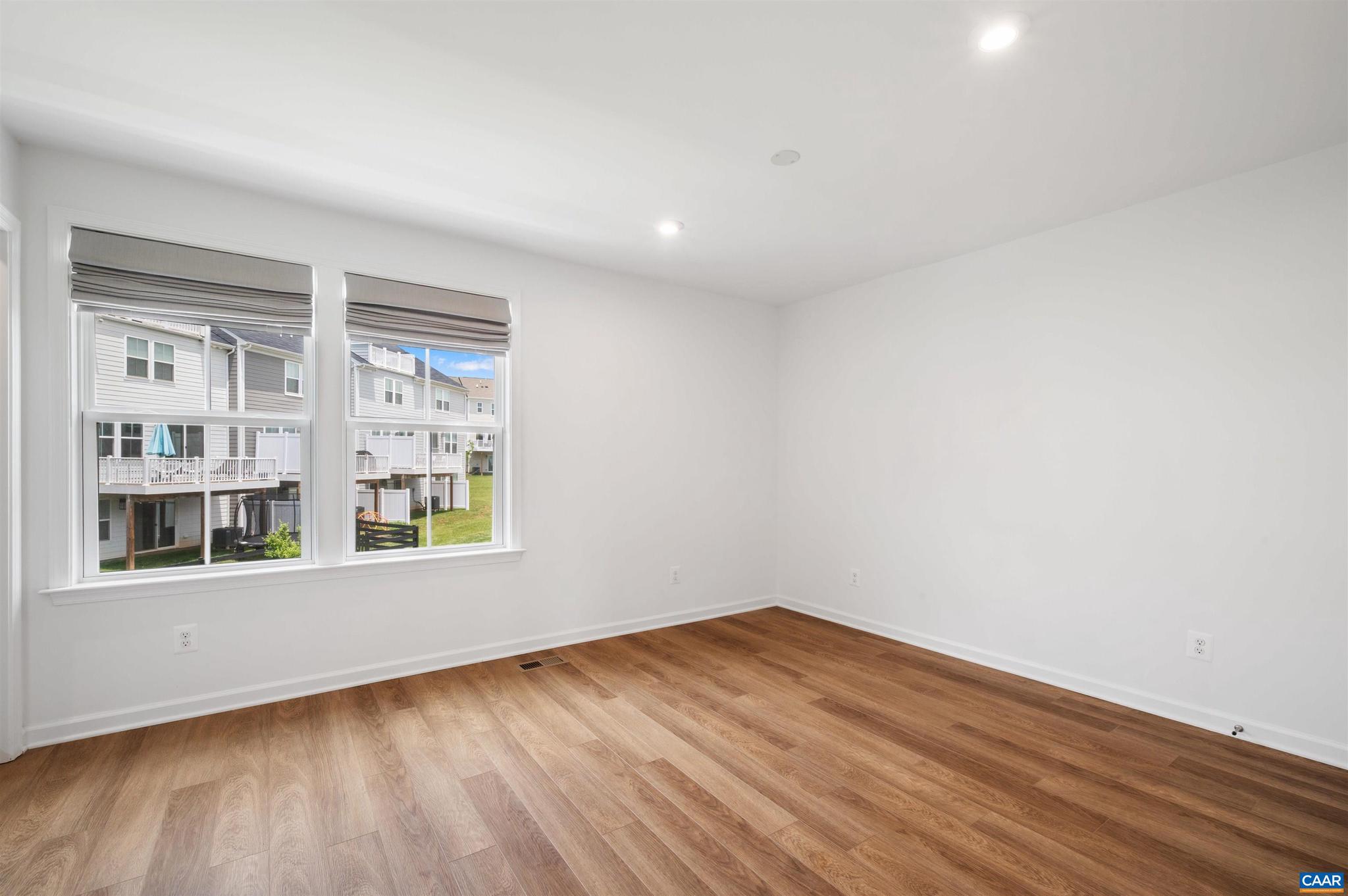 PLEASANT GREEN - Residential