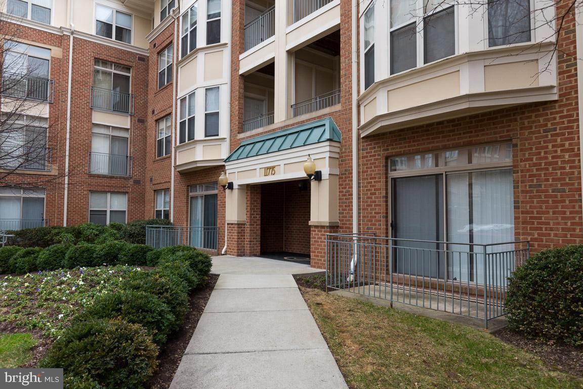 11775 STRATFORD HOUSE PLACE 404