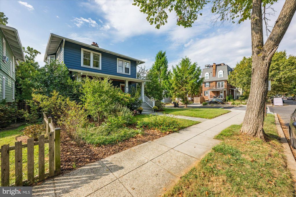 Photo of 616 Whittier Street NW, WASHINGTON, DC 20012 (MLS # DCDC2222560)