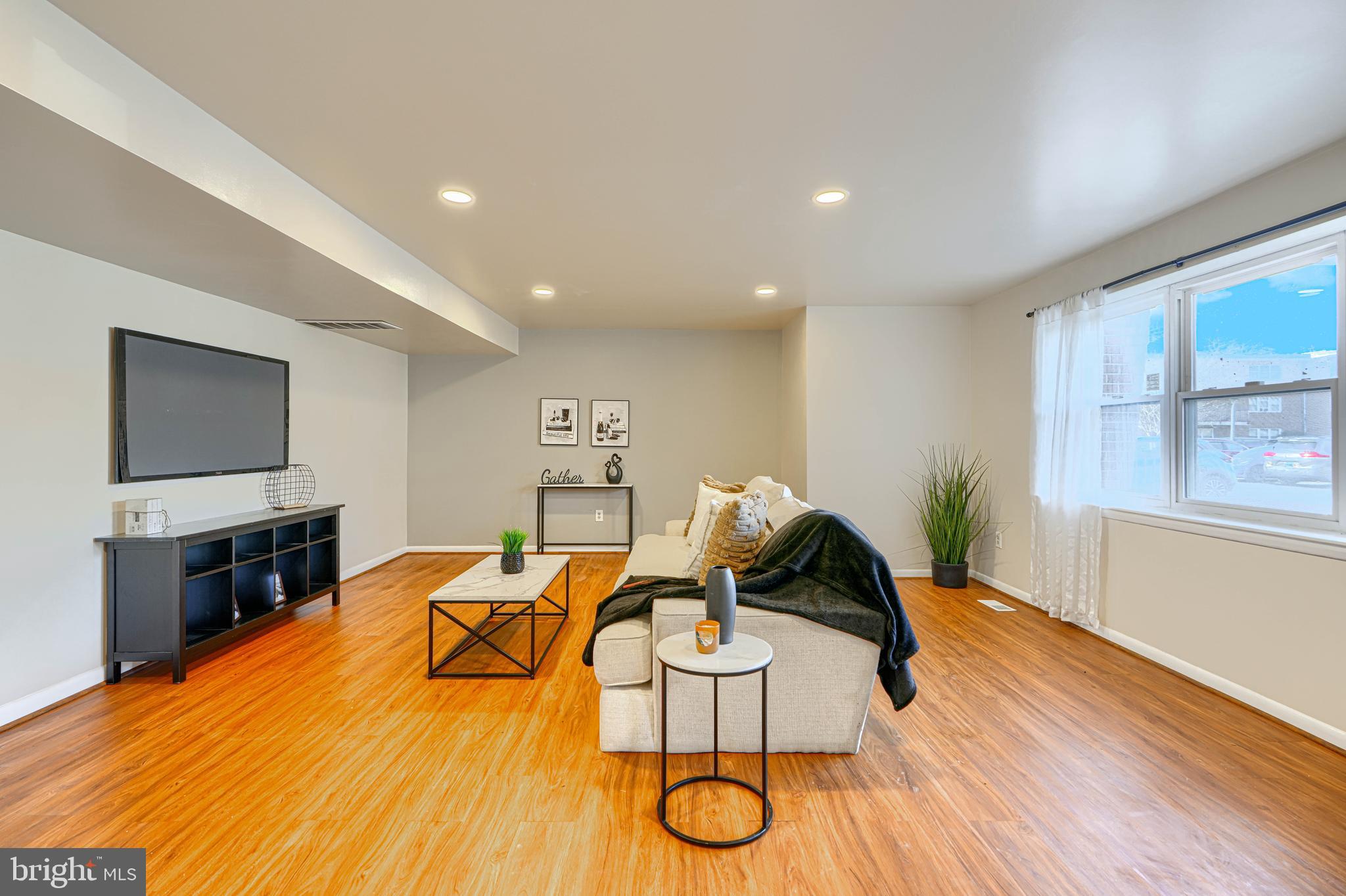 3645 GLENGYLE AVENUE 3F