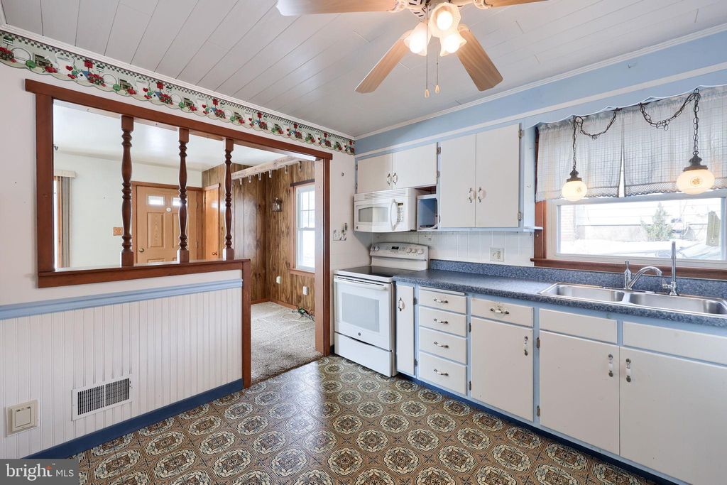 Photo of 605 N Mount Joy Street, ELIZABETHTOWN, PA 17022 (MLS # PALA2082958)