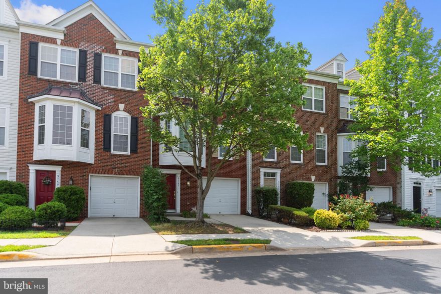 Excellent 4BR,2.5BA, 1Car Garage Brick Front Town home,Hardwood on entire main level and Stairs,LVP on entire lower level,Family Room w/ Gas FP,42" Cabinets, Maste Bed Room w/Tray Ceiling & Large Walk in Closet,12x12 Tiles in Master bath & Powder Room,Master Bath w/ Sep Shwr & Soaking Tub.Full Fin Bsmt, Huge Rec Room & Bedroom, close to shops, Fair oaks mall, I-66, Ffx Cty Pky, Rte. 29/28. Show and Rent today !!!!